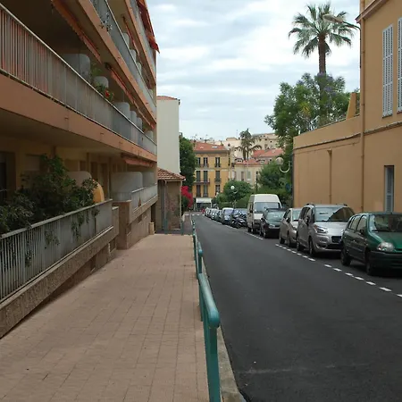 Spacieux 2p Climatise Centre-ville Avec Grande Terrasse, Proche Plages Et Commerces - Fr-1-196-351 Appartement